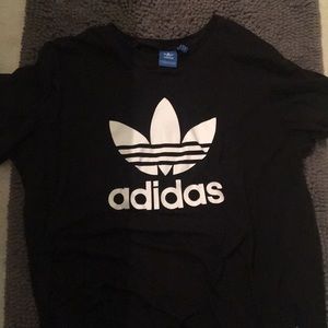 ✨Adidas T-Shirt✨